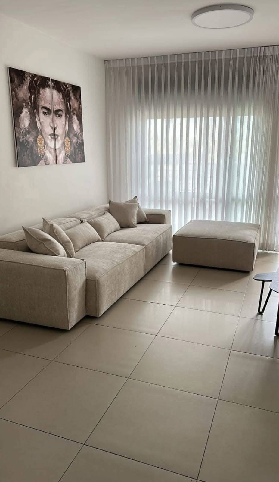 ספה עם הדום מק״ט 385